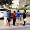 Policías de Torreón atendiendo el reporte de un ciclista muerto tras ser arrollado por mujer en bulevar Centenario.