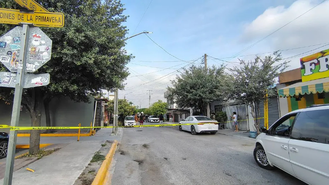 Un hombre de 30 años fue asesinado a balazos cuando presuntamente se disponía a abordar su automóvil en la colonia Jardines de Monterrey, en Apodaca.
