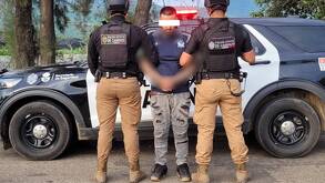 Una foto de la detención del sospechoso generador de violencia
