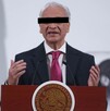 Detienen a Víctor 'N', exdirector de Pemex, por presunta agresión a su esposa.