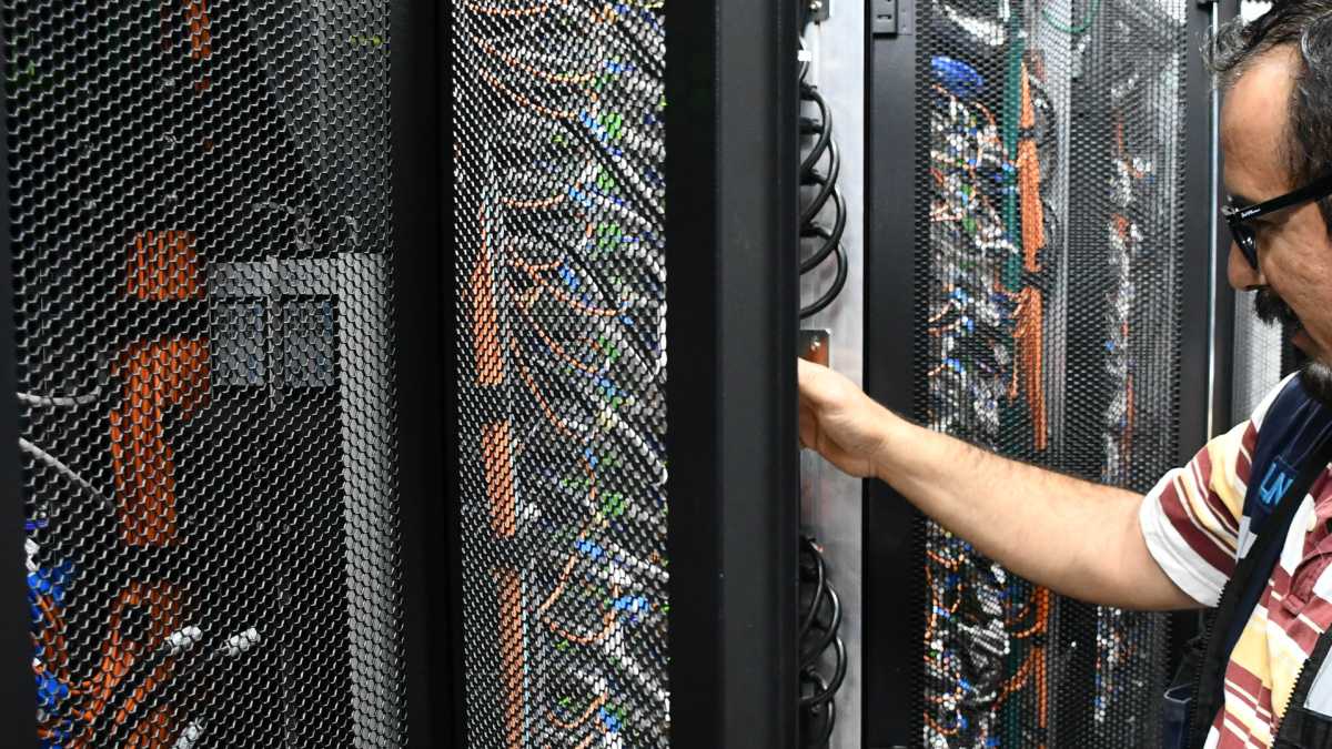 Mecanismo tecnológico muestra avance de la industria tecnológica en Puebla
