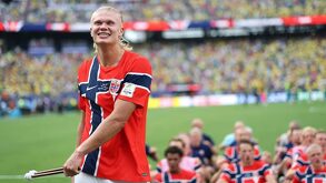 Conoce a la hermana de Erling Haaland, quien ha estado causando sensación tras el gran parecido que tiene con el futbolista del equipo de Noruega.