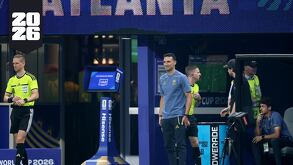 Lionel Scaloni dirigiendo durante el partido Argentina vs Egipto en los 8vos de Final del Mundial 2026.