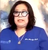 Marilyn Cote dando una explicación durante un video con su celular.