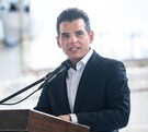 Miguel Ángel Flores comenta la importancia de la juventud en los sectores públicos.