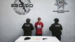 Hombre detenido por policía de Monterrey con arma y presunto cristal