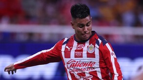 Jugador de Chivas durante un entrenamiento