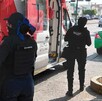 Un conductor de taxi permanece hospitalizado en estado crítico luego de ser atacado con un arma blanca durante un presunto intento de asalto.