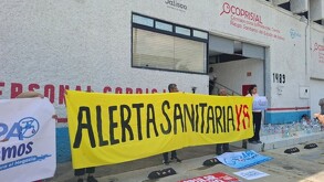 Habitantes de la colonia Americana exigen a Coprisjal publicar datos exactos sobre la calidad del agua en Guadalajara y detallar los riesgos reales a la salud.