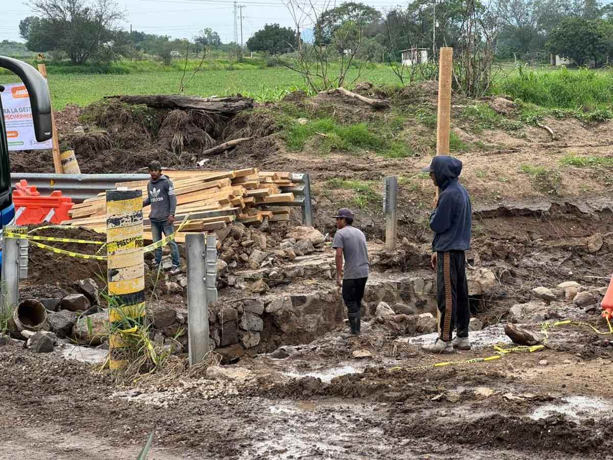 Una foto de como quedó el puente provisional tras las fuertes lluvias registradas