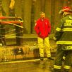 Un vehículo destrozó un hidrante y provocó el cierre del paso a desnivel de López Mateos. Bomberos y SIAPA trabajan en controlar la gran fuga.