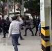 Maestro de Ixtapaluca intenta evitar arresto con sillazo; acusan abuso y bloquean la México-Puebla