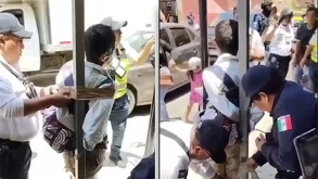 Hombre amarrado a un poste es auxiliado por la policía de Oaxaca.