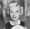 Ruth Ellis, de 28 años, en una foto de archivo del 4 de julio de 1955. Ellis fue condenada a la horca por matar a su pareja, quien abusaba de ella.