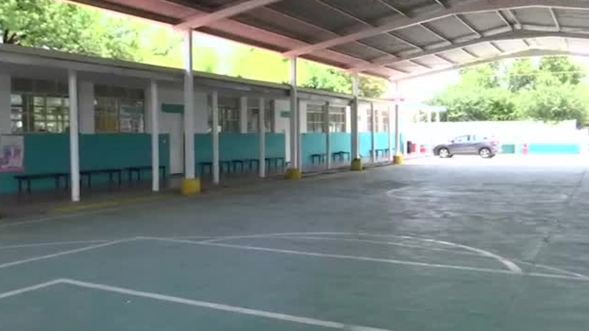 Escuela Benito Juárez en Monterrey sufre 4 robos en una semana. Ladrones roban cableado eléctrico por 1 mil pesos. Padres piden apoyo de autoridades.