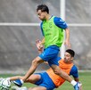 Iker Fimbres y Stefan Medina en el entrenamiento de pretemporada de Rayados de cara al Apertura 2026.