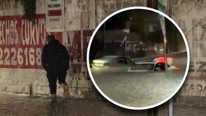 Hombre caminando en calle inundada, junto a una fotografía de autos flotando.