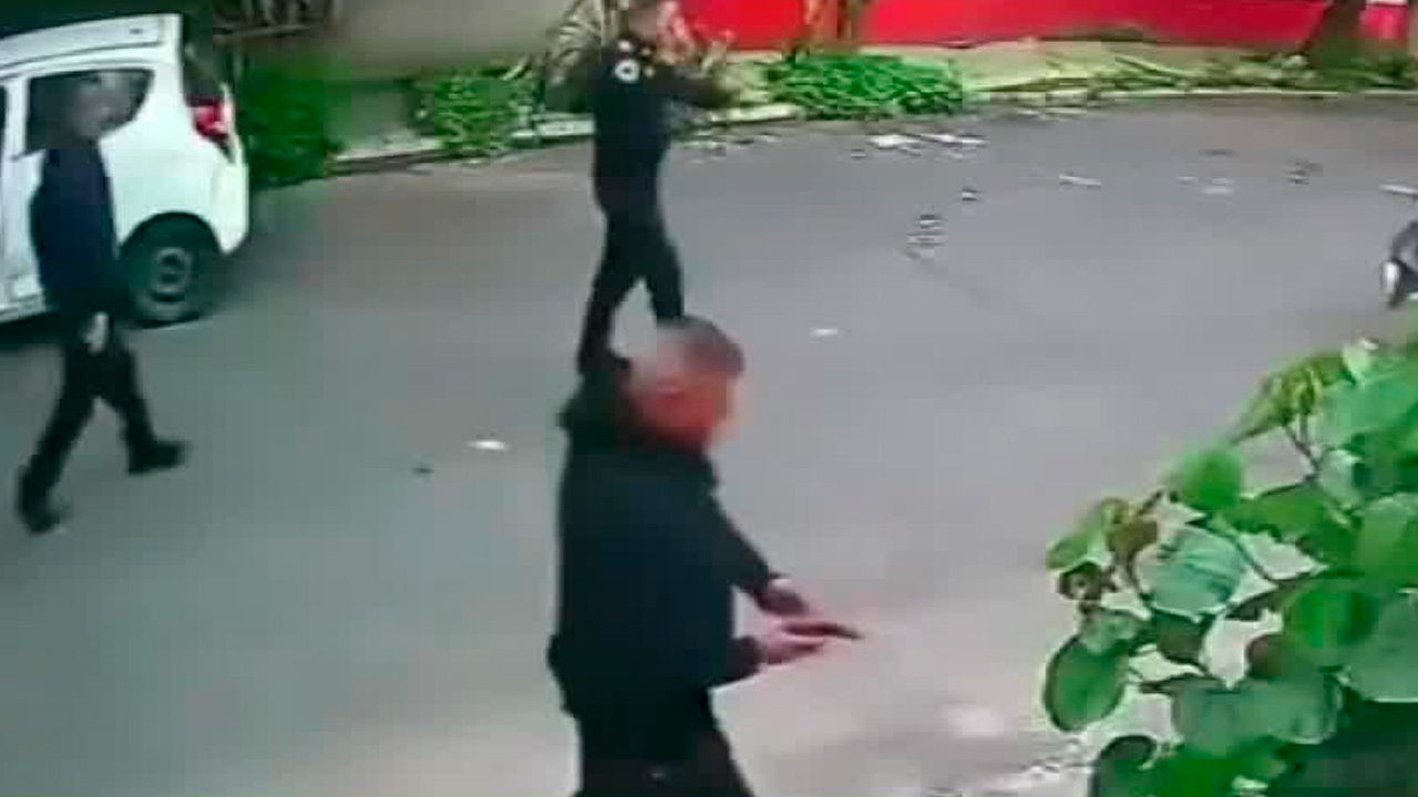 Testigos denunciaron que policías de la SSC CdMx presuntamente sembraron un arma de fuego a un hombre en Iztapalapa.