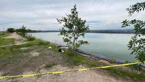 Elementos de seguridad recuperaron los cuerpos de dos personas que perdieron la vida luego de ingresar a un bordo de agua.