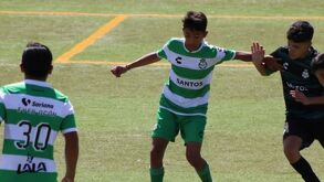 Niños entrenando con Santos Laguna