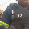 Un policía fue captado pidiendo dinero a un motociclista en Chalco, Edomex.