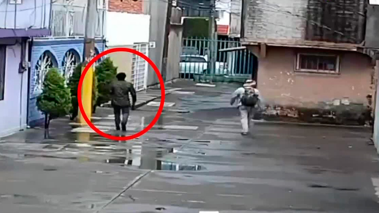 Vecinos de la colonia Agrícola Oriental denunciaron que un hombre en aparente situación de calle ha agredido a peatones y acosado a mujeres.