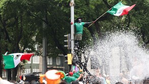 La afición mexicana en paseo de la reforma