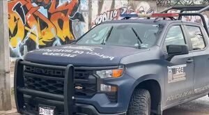Imagen tomada de las grabaciones en las que los elementos de la FGE investigan los asesinatos en Culiacan