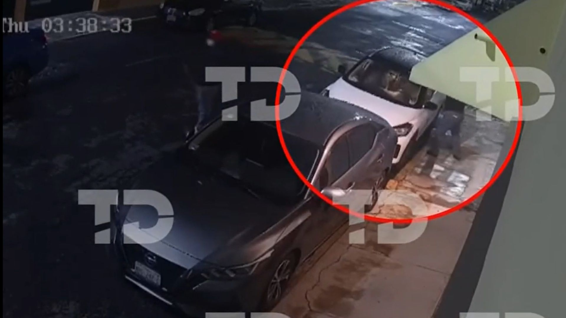 3 vehículos robados en minutos en Nueva Vallejo. Dueños atrapados entre delincuentes y aseguradoras. Cámaras captan robo coordinado en CdMx.