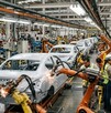 Armadoras automotrices se quedan en México, pero cambian de planes y producción ante la incertidumbre sobre el futuro del T-MEC y aranceles de Estados Unidos.