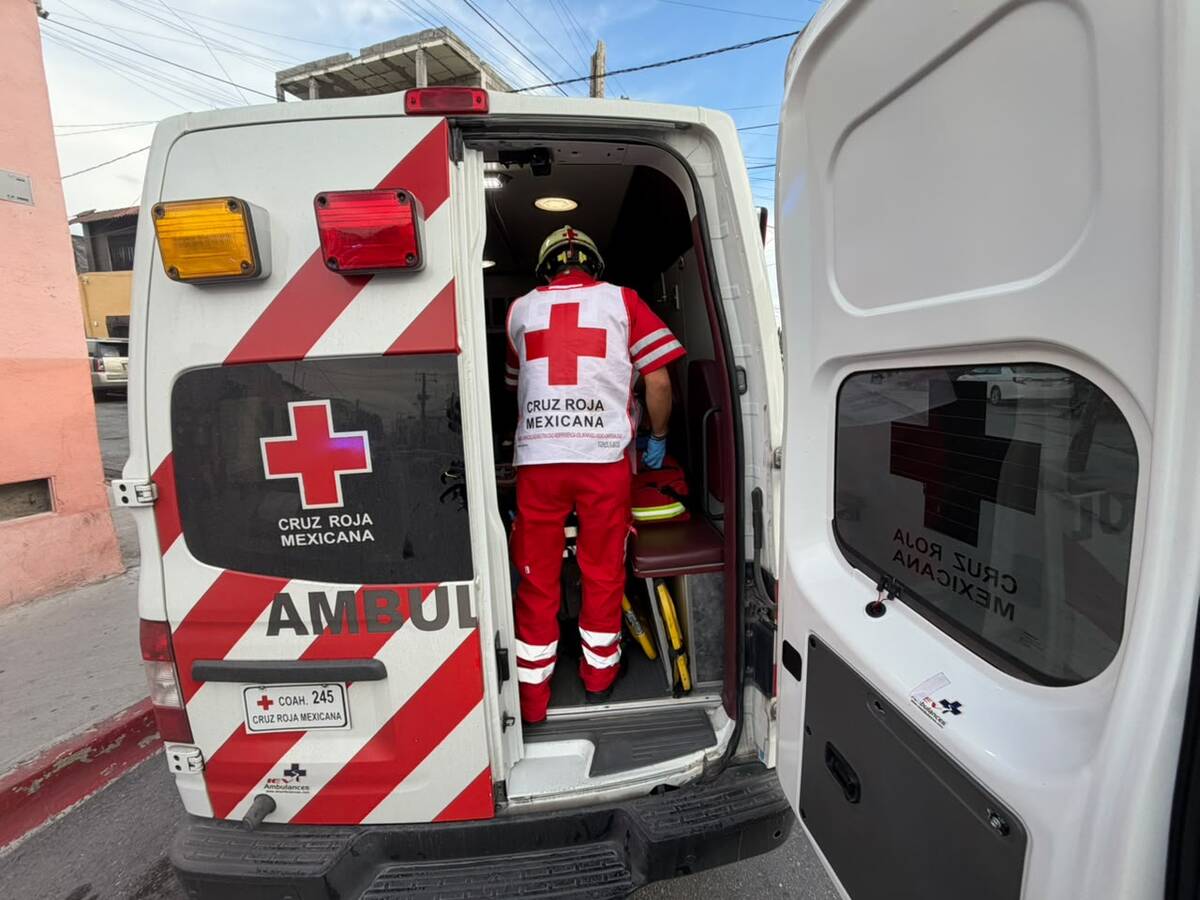 Una pelea en calles del Centro de Saltillo terminó con un hombre lesionado y un operativo para localizar al agresor.