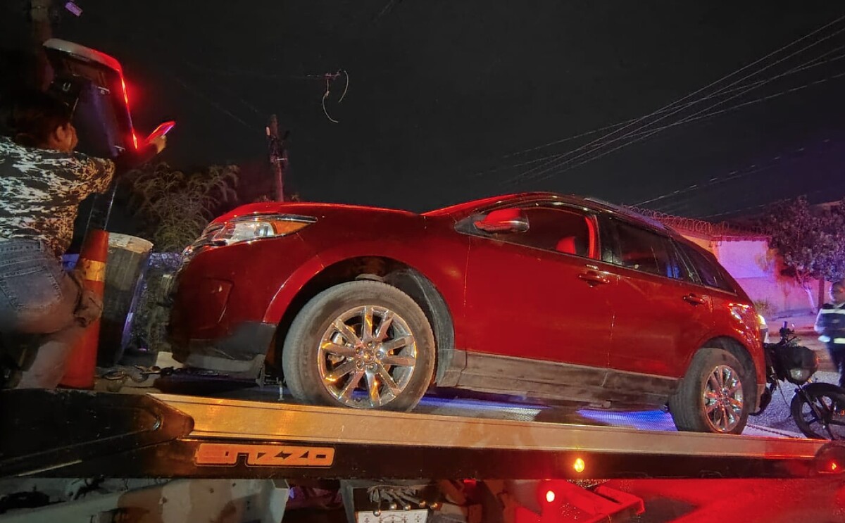 Tres menores de edad fueran atropelladas por una camioneta color rojo conducida por un menor de 14 años.