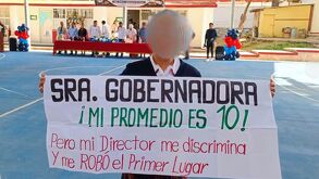Una estudiante de primaria en Guerrero denunció que su profesor por segunda ocasión la dejó fuera del cuadro de honor pese a tener promedio de excelencia.