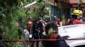 personas con cascos y equipo de rescate en un operativo de búsqueda en cuetzalan