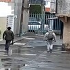 Vecinos de la colonia Agrícola Oriental, Iztacalco, denuncian a sujeto por golpear a peatones.