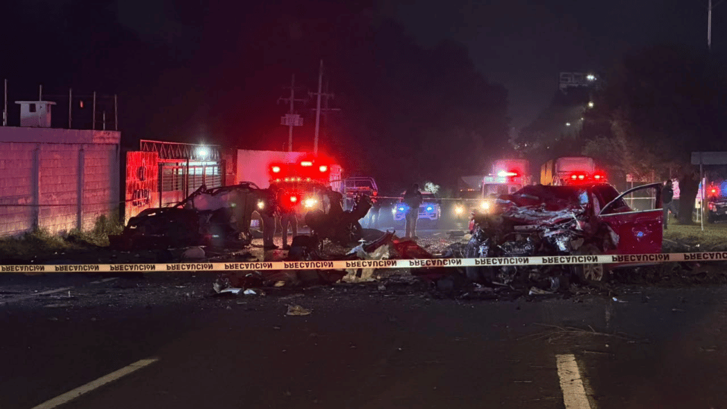Un trágico accidente vial en la Carretera Nacional, a la altura de Santiago, Nuevo León, dejó un saldo de cuatro personas muertas y una lesionada.