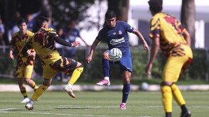 Una foto del partido de Chivas vs Leones Negros