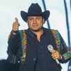 julión álvarez anuncia en redes el nacimiento de su hijo