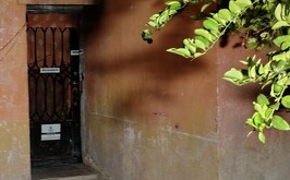 Un hombre de 51 años perdió la vida de forma violenta en el interior de su domicilio.