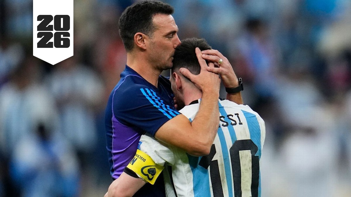 Lionel Scaloni abrazando a Lionel Messi en el Mundial de Qatar 2022.
