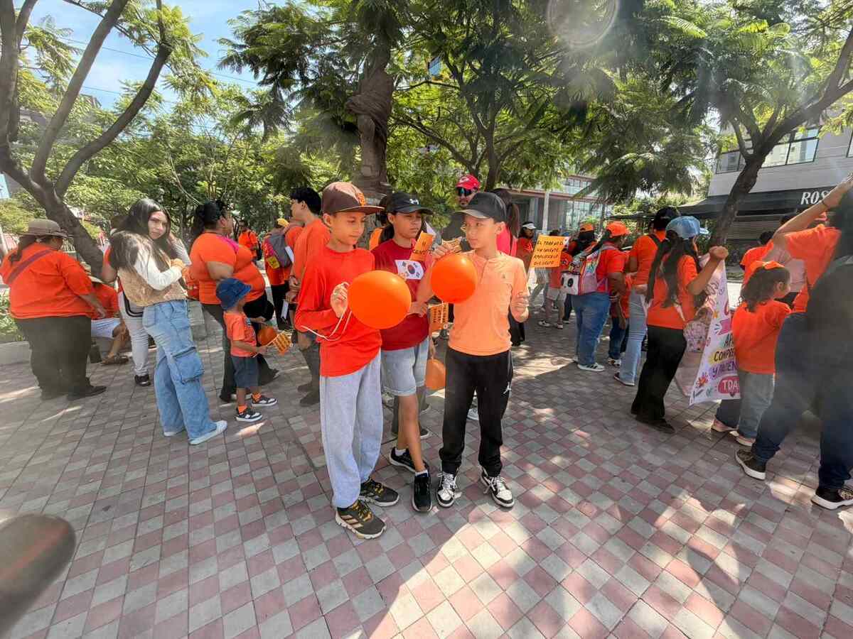 Una foto de la marcha que se llevó a cabo en Guadalajara por el TDHA