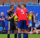 Te explicamos la regla de la IFAB que obligó al árbitro a repetir el tiro de esquina tras anular un gol por falta en el partido entre Inglaterra y Noruega.
