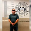 El hombre agredió e insulto a los oficiales al momento de su captura.