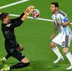 Lionel Messi fallando una oportunidad de gol en el partido Argentina vs Suiza de los cuartos de final del Mundial 2026.