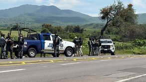 La mañana de este domingo 12 de julio fueron encontrados los cuerpos sin vida de dos hombres a un costado de la carretera federal Valle de Santiago-Yuriria.