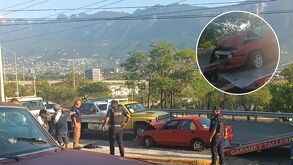 Un vehículo Tsuru se quedó sin frenos en la colonia Villas del Obispo en San Pedro