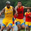 Rodrigo Aguirre junto a Ordoñez en un entrenamiento de Tigres.