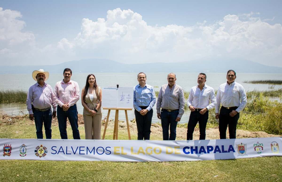Siete alcaldes de la Ribera se oponen al Acueducto Solís-León mediante amparos para proteger el Lago de Chapala, actualmente al 68% de su capacidad.