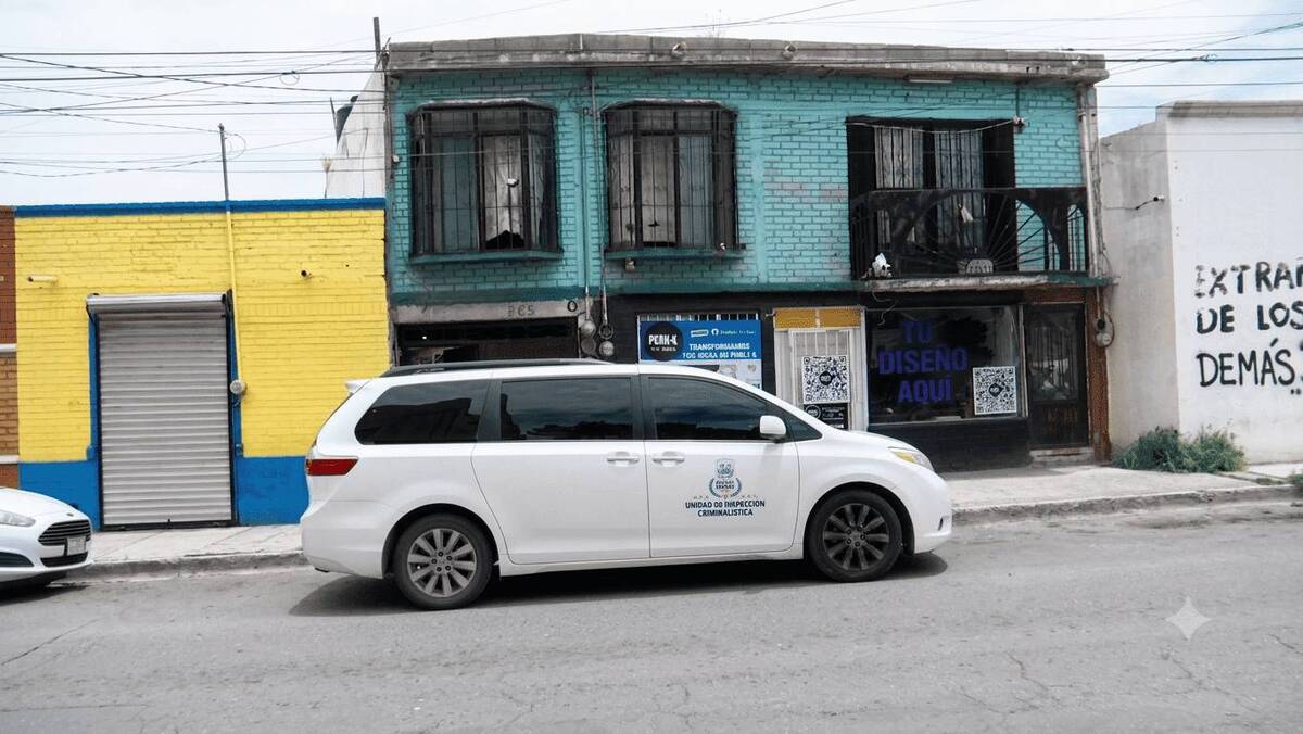 El cuerpo fue localizado en la parte trasera del inmueble, dentro del cuarto de renta marcado con el número 4.