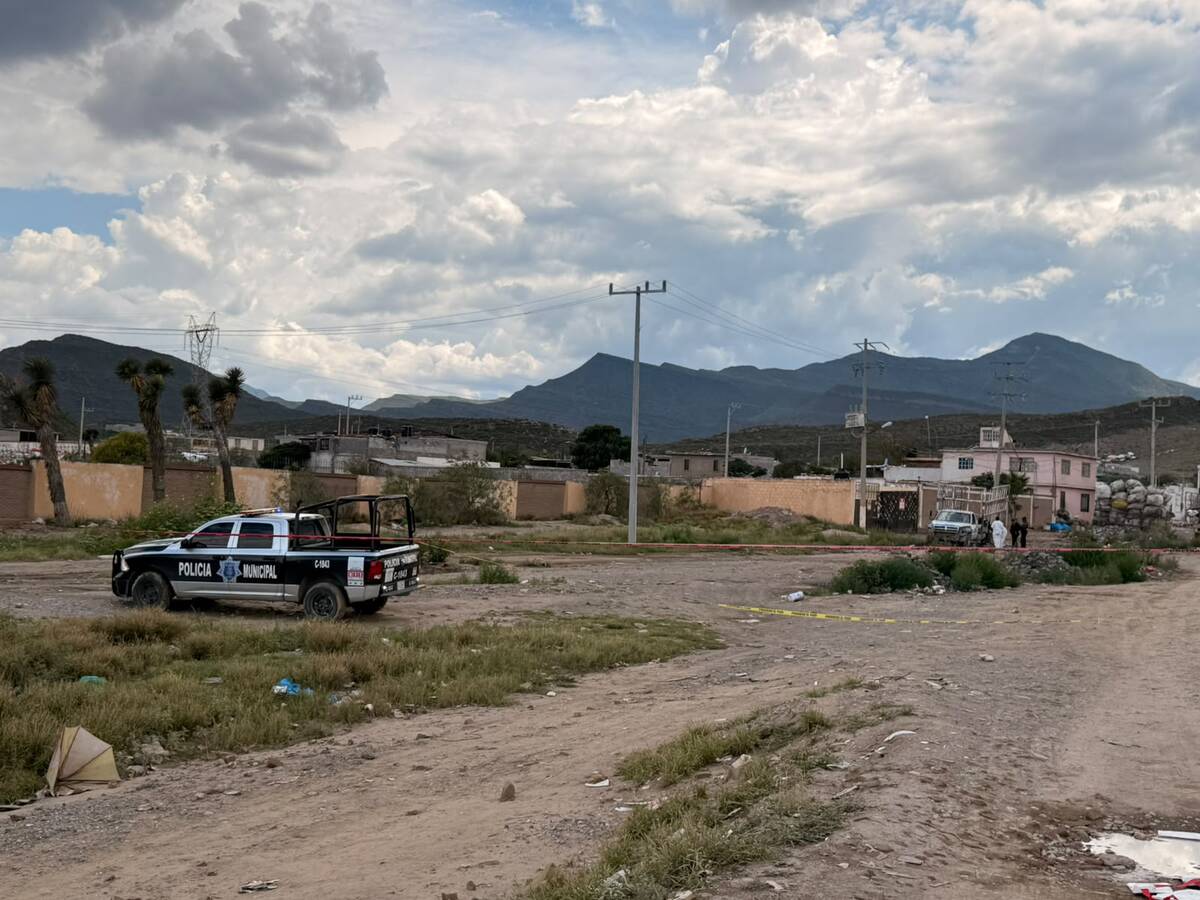 El hallazgo de un hombre sin vida movilizó a corporaciones de seguridad en Saltillo; la Fiscalía ya investiga cómo ocurrió el deceso.